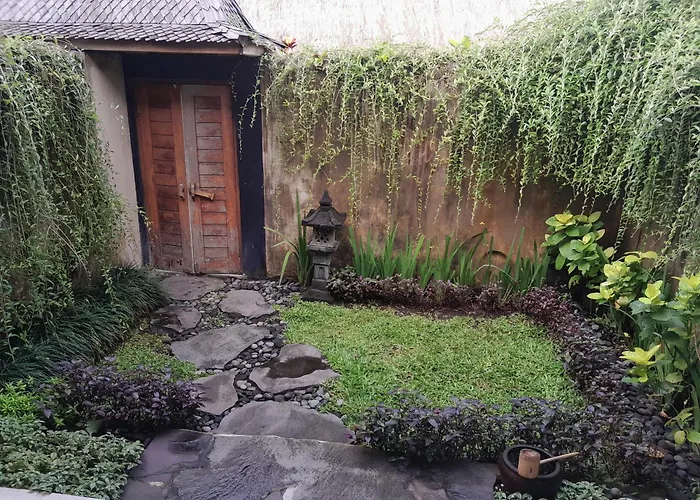Yamanaka Japanese Bath House Отель типа "постель и завтрак" Убуд